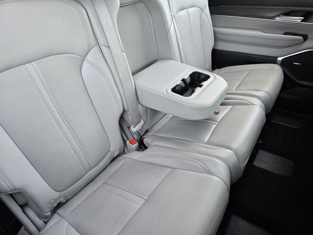 Certified 2024 Jeep Wagoneer L Series III w/ Flexible Seating Group AWD/4WD image 28