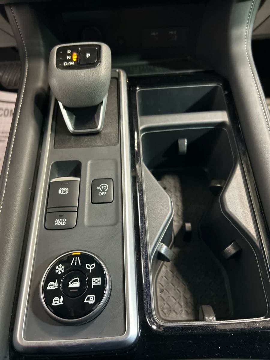 Used 2025 Nissan Pathfinder SL AWD/4WD image 8