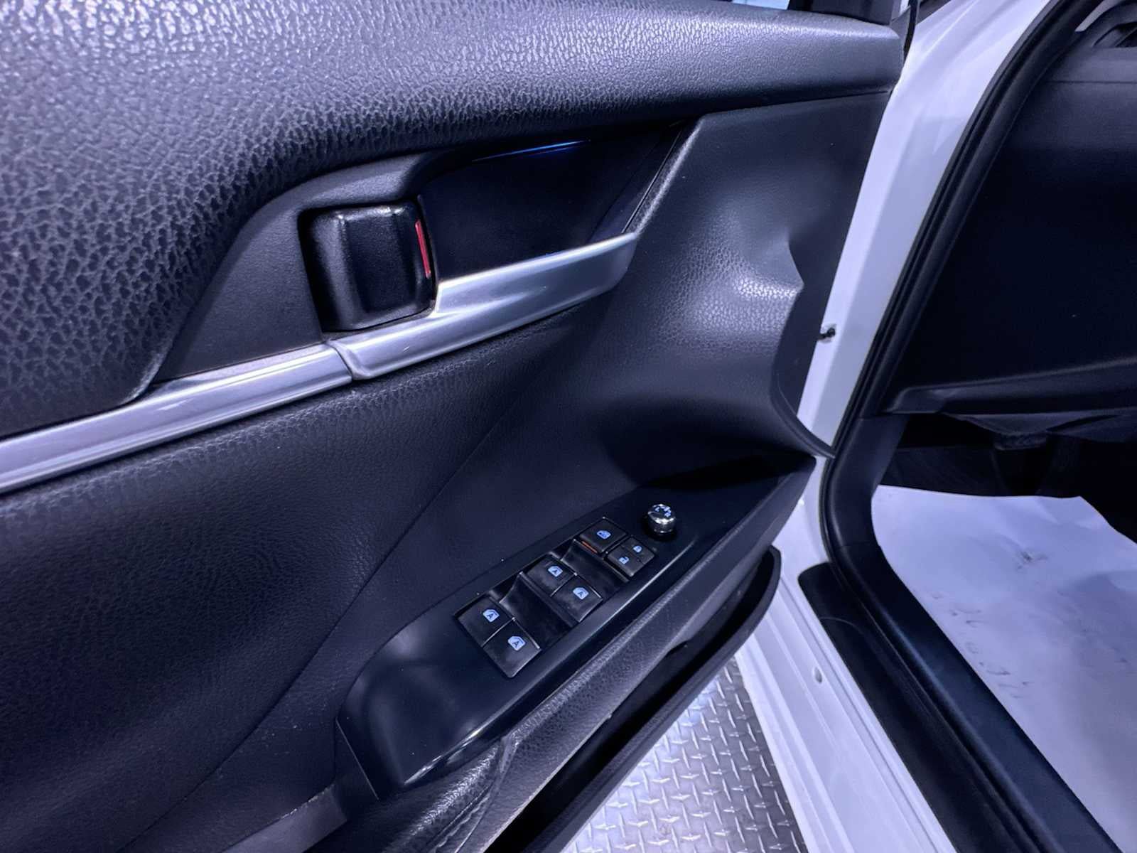 Used 2019 Toyota Camry XSE w/ Navigation Package FWD image 12