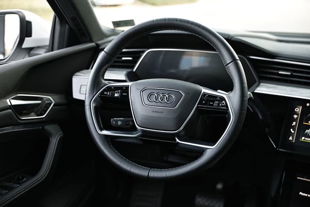 Used 2022 Audi e-tron Premium Plus image 28