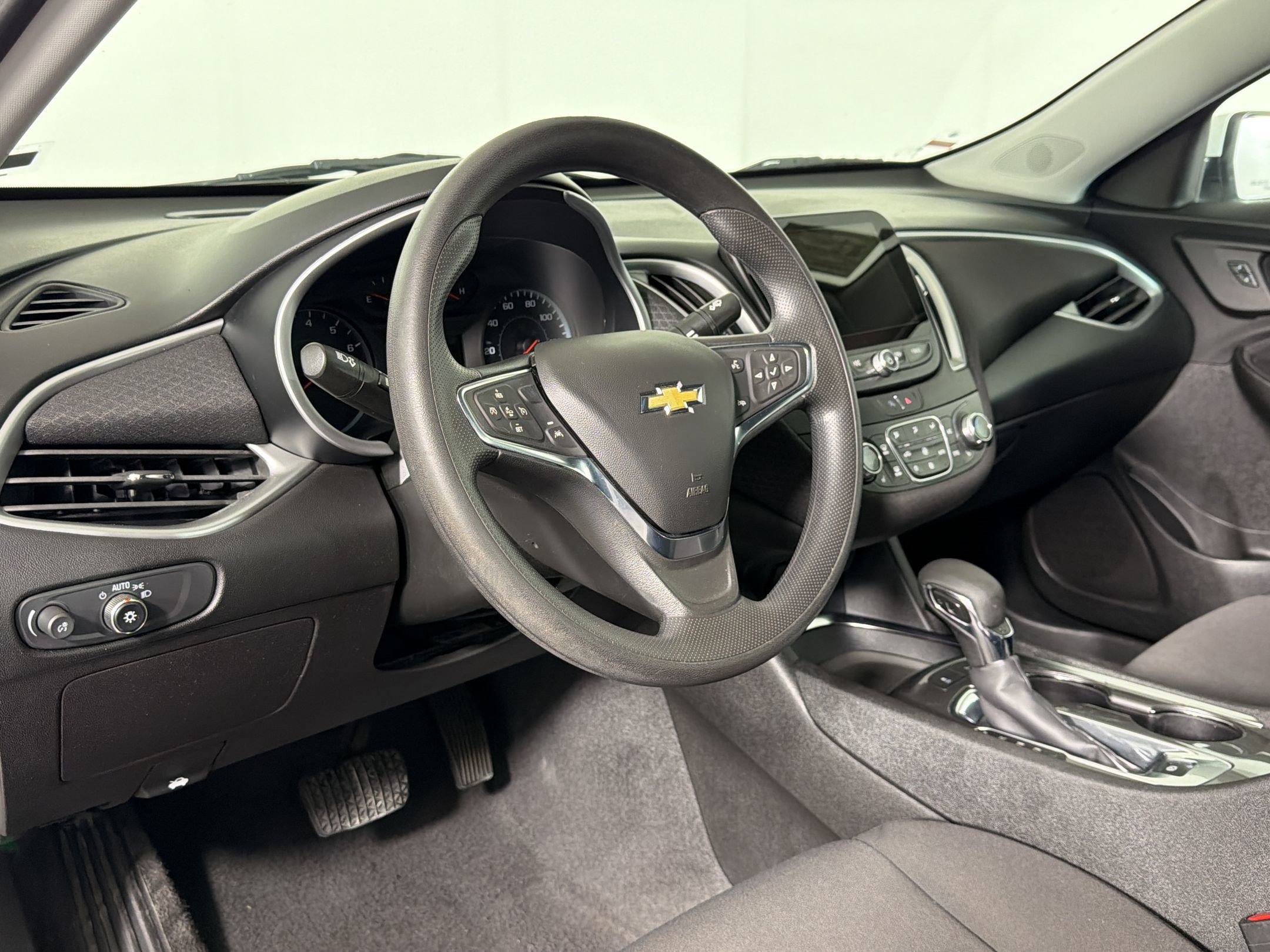 Used 2024 Chevrolet Malibu LT FWD image 3