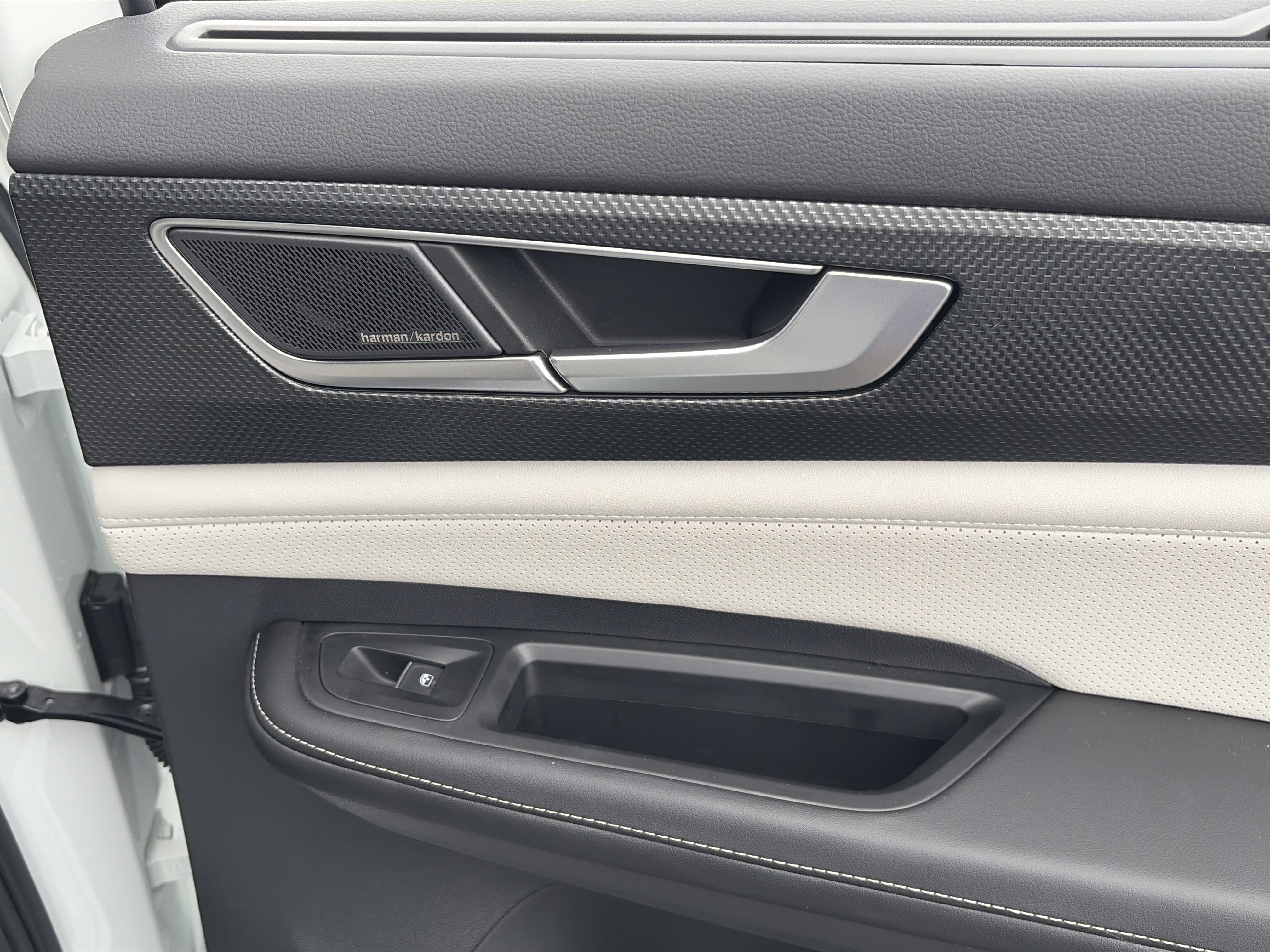 Used 2024 Volkswagen Atlas Cross Sport SEL Premium R-Line image 42