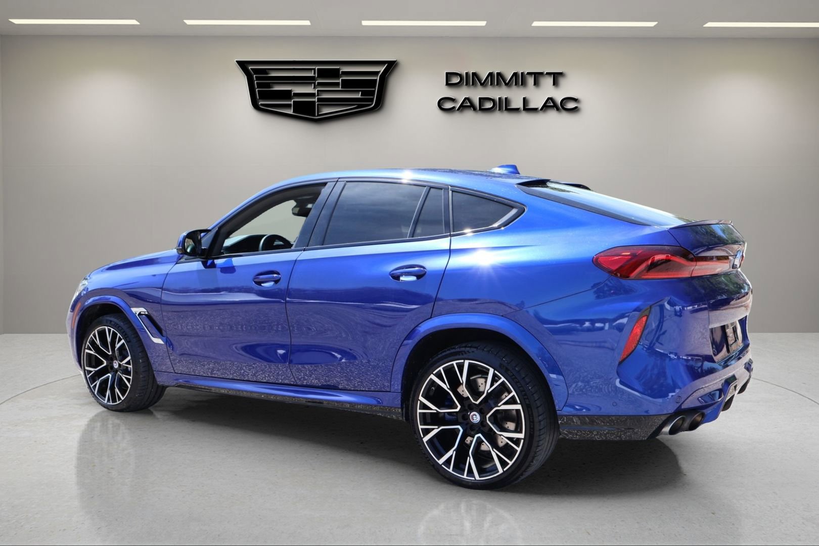 Used 2023 BMW X6 M w/ Executive Package image 3
