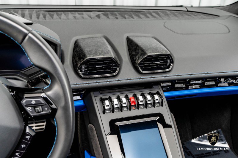 Used 2022 Lamborghini Huracan EVO image 39