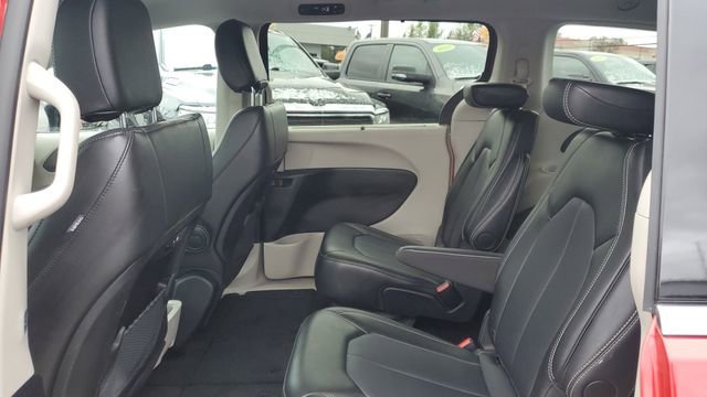 Certified 2024 Chrysler Pacifica Touring-L image 23