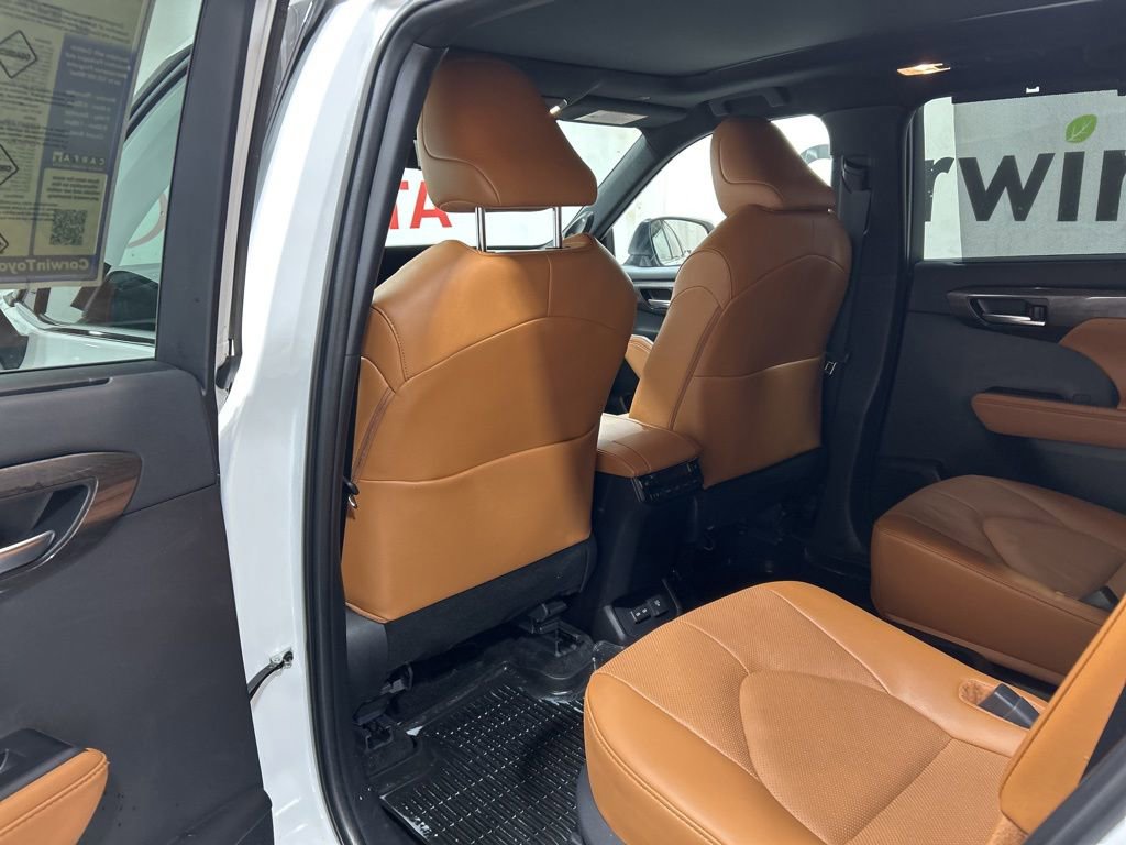 Used 2025 Toyota Highlander Platinum image 20
