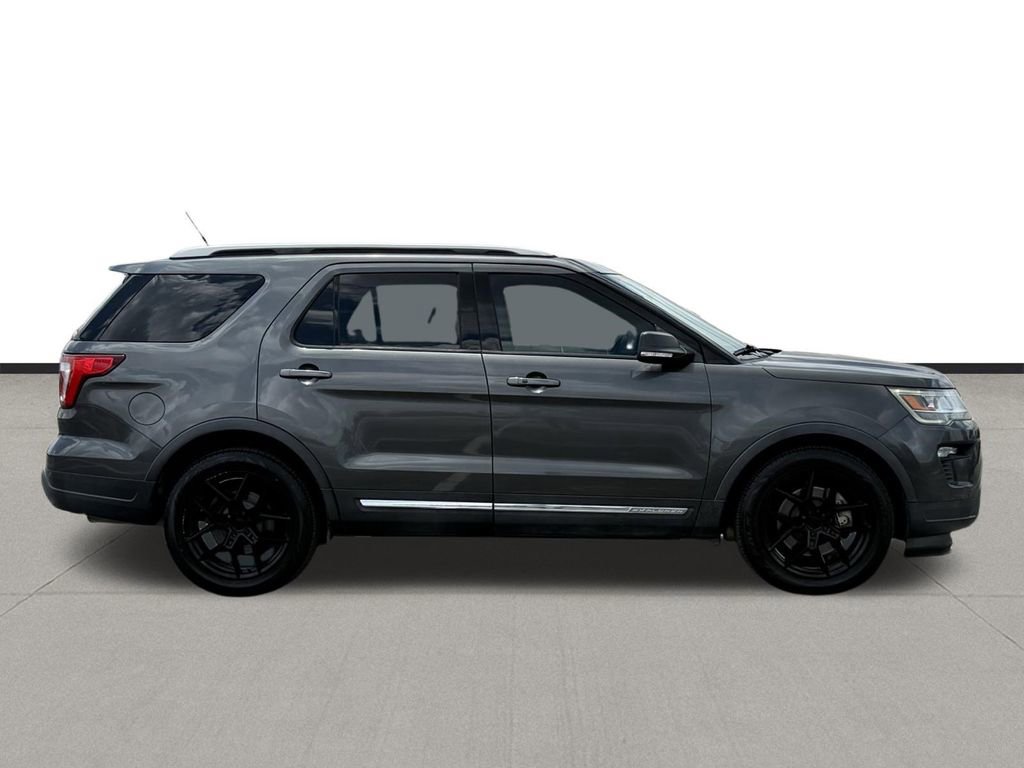 Used 2019 Ford Explorer XLT w/ Equipment Group 202A FWD image 4