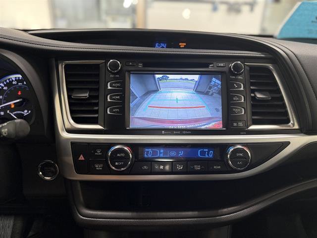 Used 2018 Toyota Highlander SE image 10