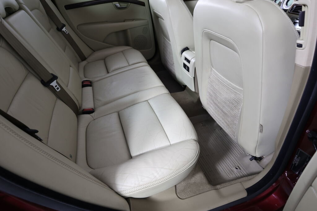 Used 2009 Volvo XC70 3.2 image 24