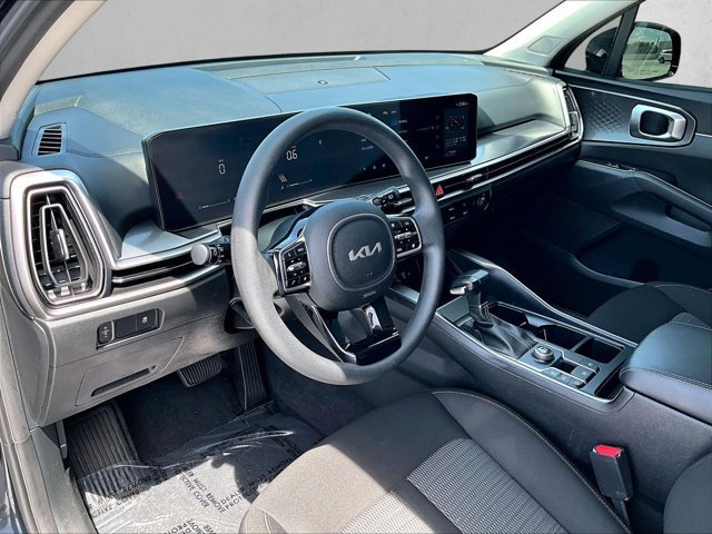 Used 2024 Kia Sorento LX FWD image 14