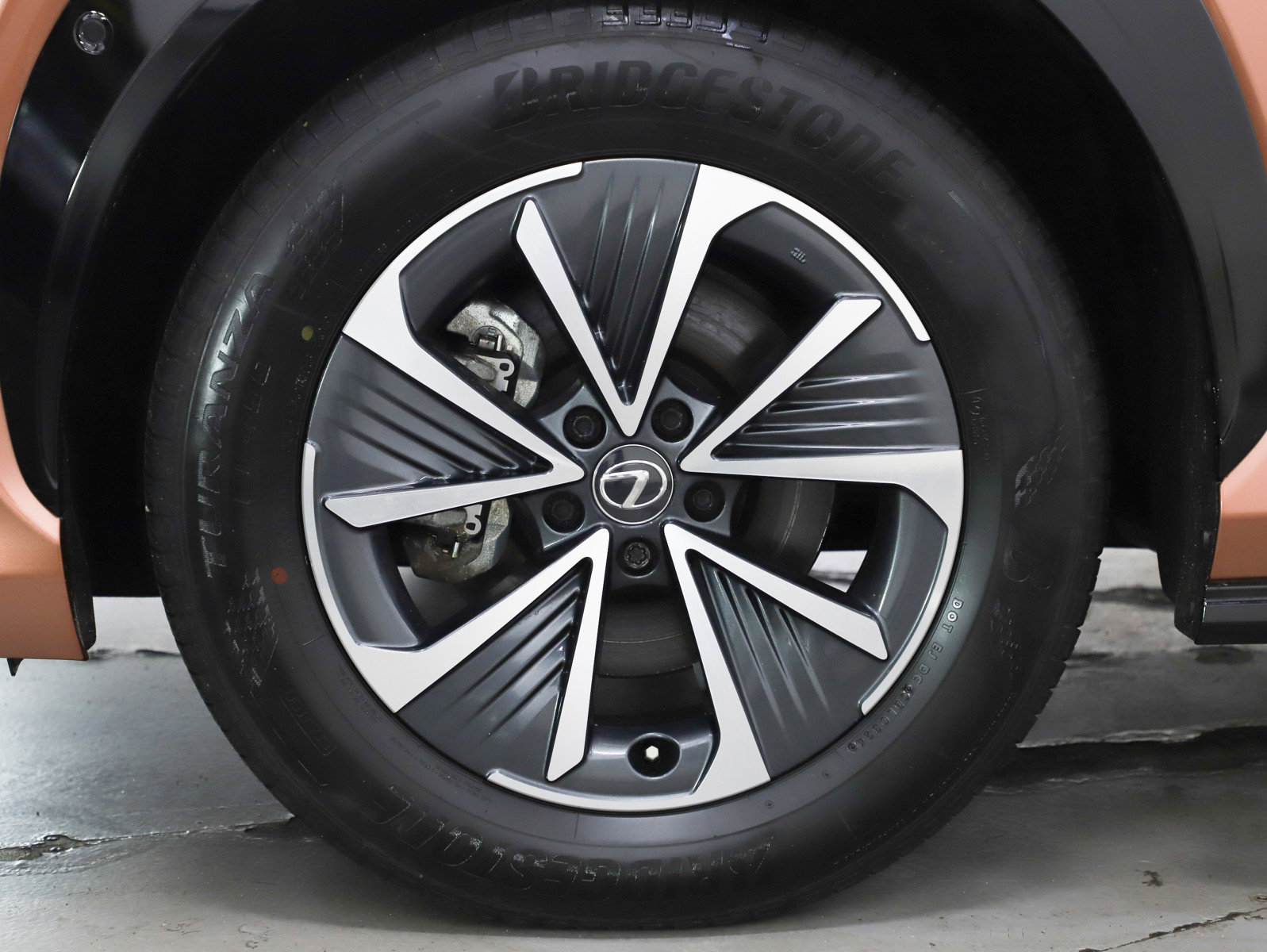 Used 2024 Lexus RZ 450e Premium w/ Technology Package AWD/4WD image 32