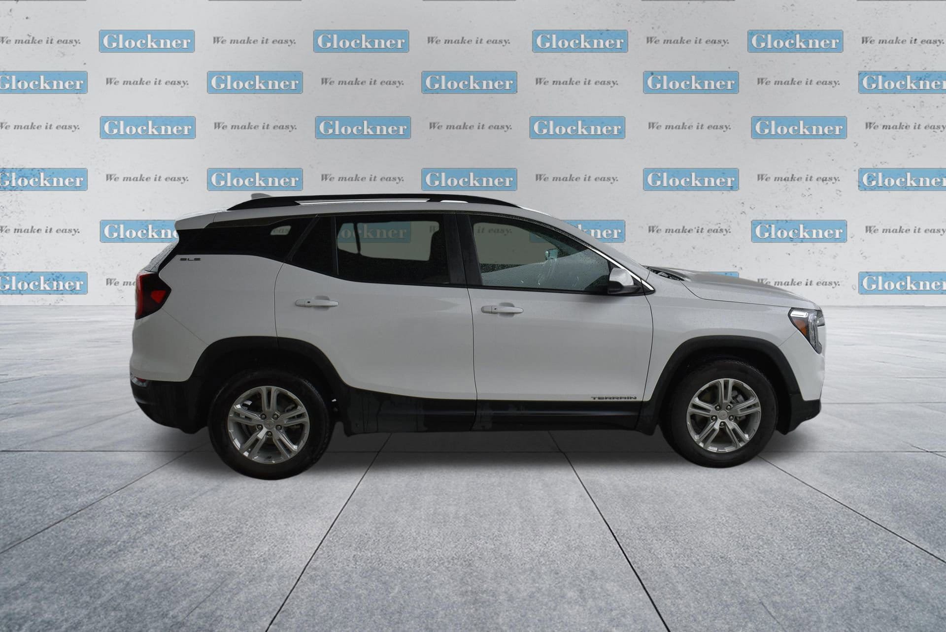 Used 2023 GMC Terrain SLE w/ Driver Convenience Package FWD image 4