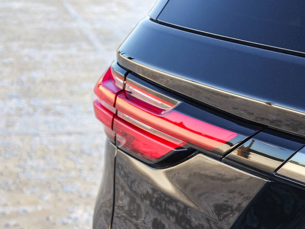 Used 2023 Chevrolet Traverse Premier w/ Redline Edition image 7