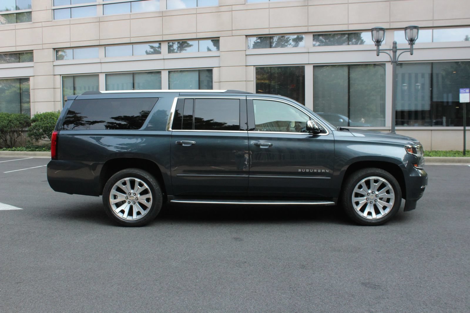 Used 2019 Chevrolet Suburban Premier AWD/4WD image 6