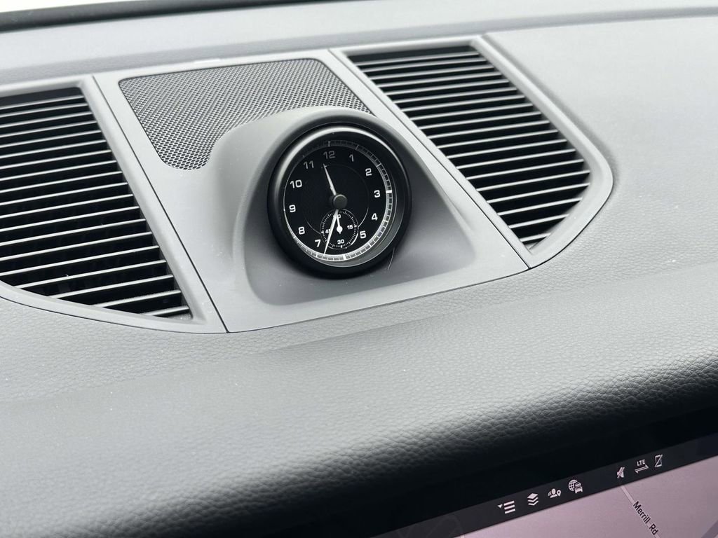 Certified 2026 Porsche Macan image 25