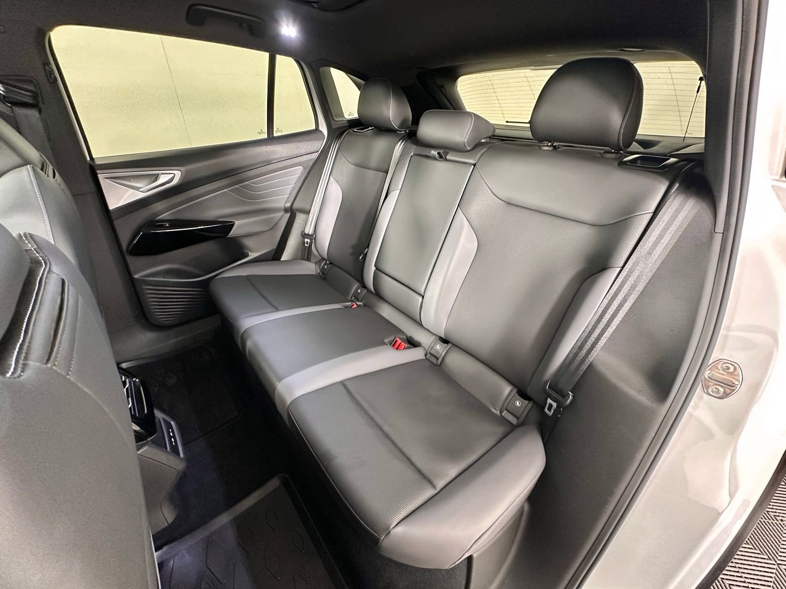 Used 2023 Volkswagen ID.4 Pro S image 33