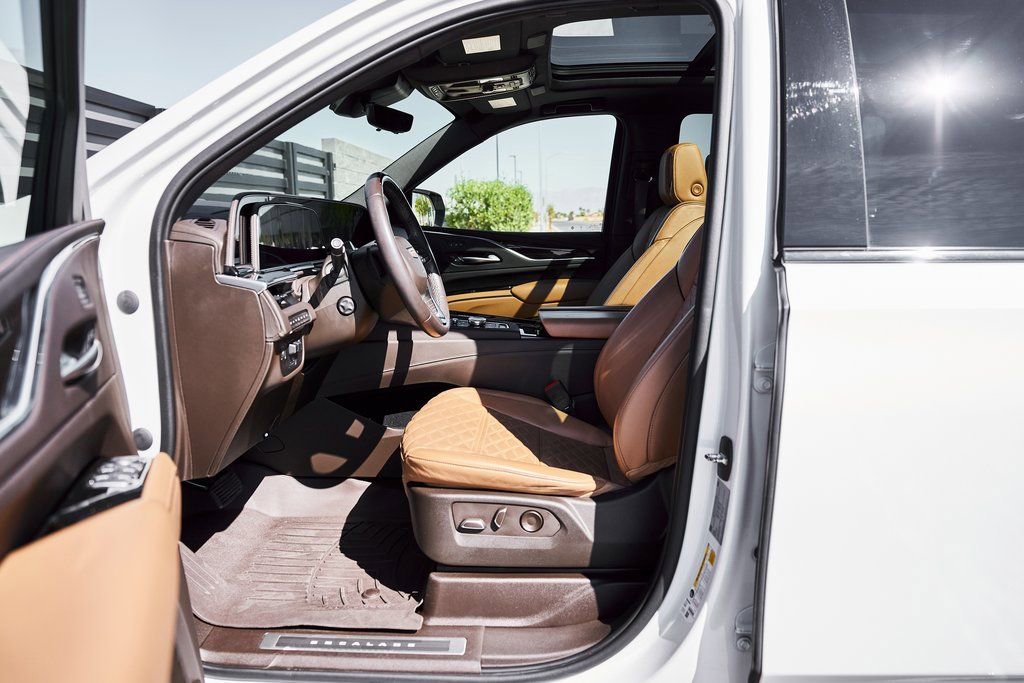 Used 2023 Cadillac Escalade ESV Sport w/ LPO, ONYX Package image 31