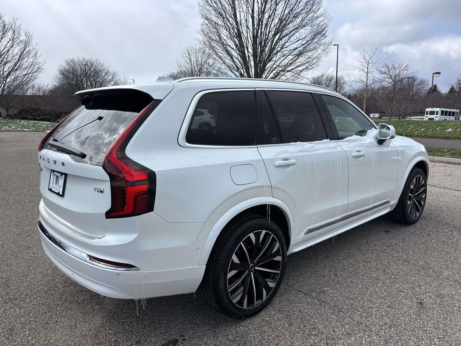 New 2026 Volvo XC90 T8 Plus w/ Protection Package Premier image 5