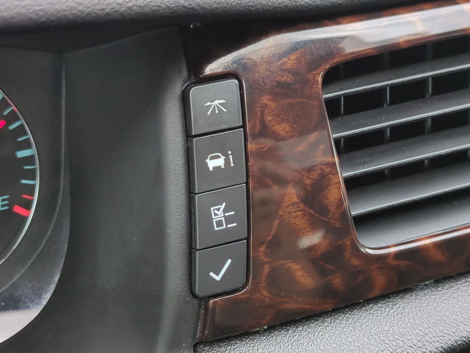 Used 2012 Chevrolet Impala LTZ FWD image 32