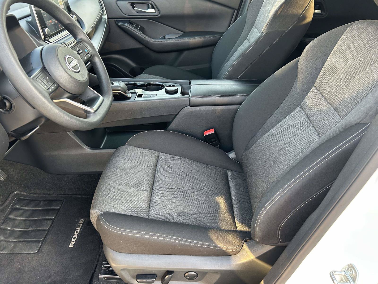 Used 2024 Nissan Rogue SV AWD/4WD image 17
