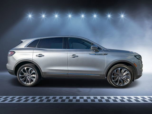 Used 2022 Lincoln Nautilus Reserve w/ Luxury Package image 2