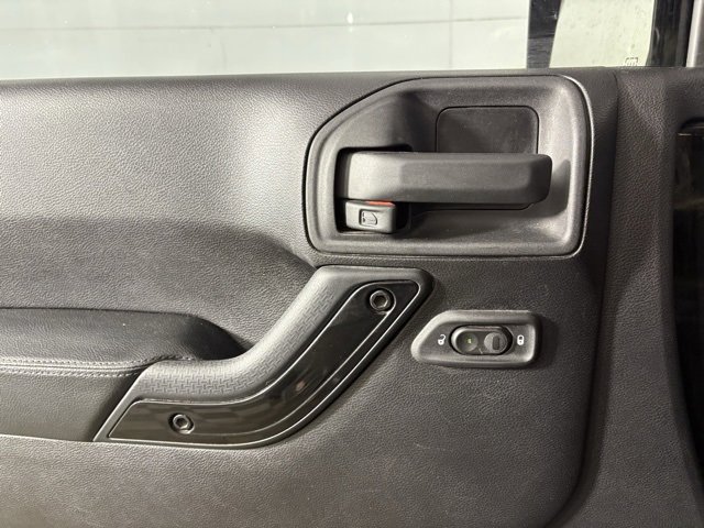 Used 2015 Jeep Wrangler Unlimited Sahara image 17