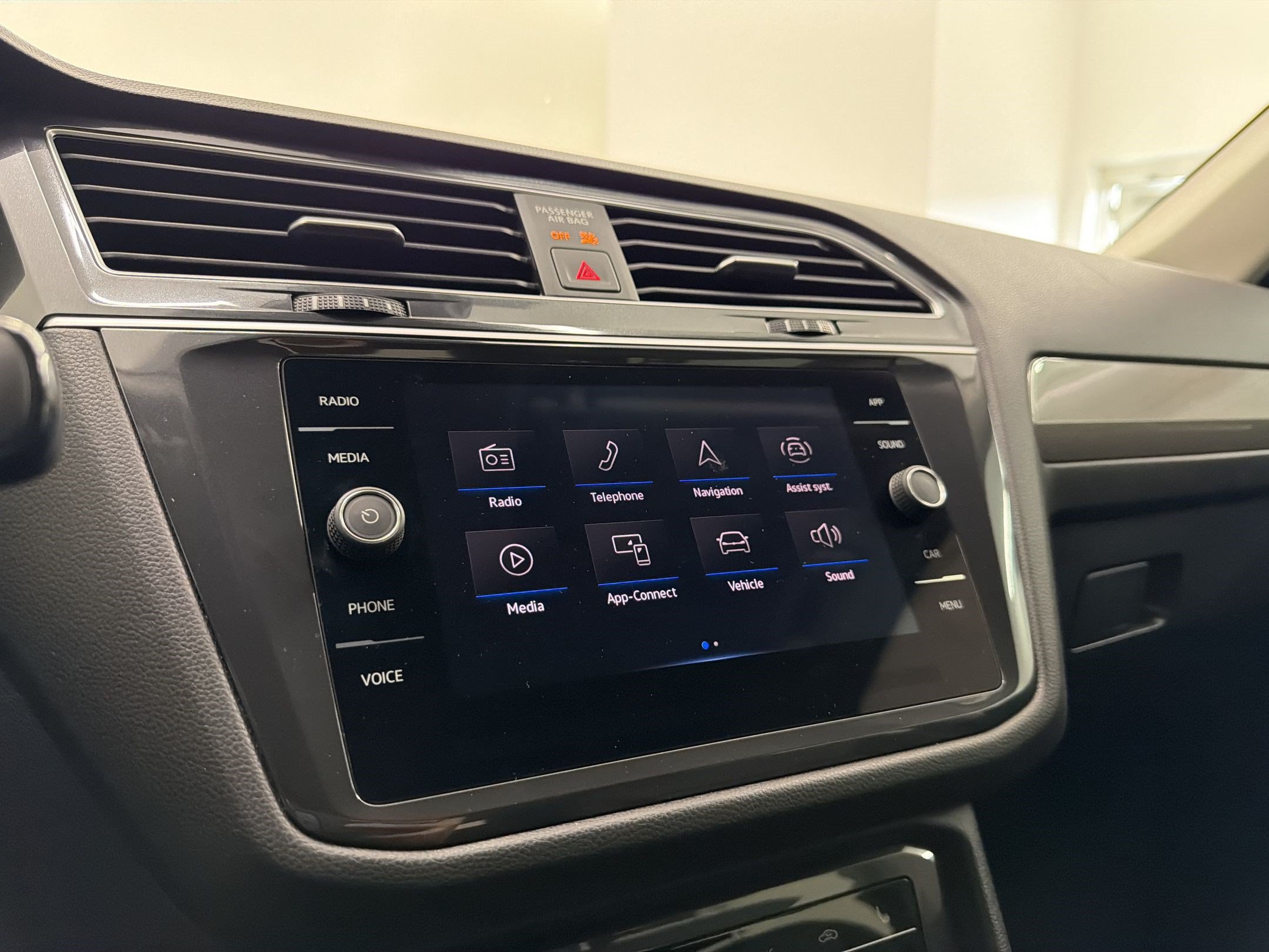 Used 2024 Volkswagen Tiguan SE FWD image 21