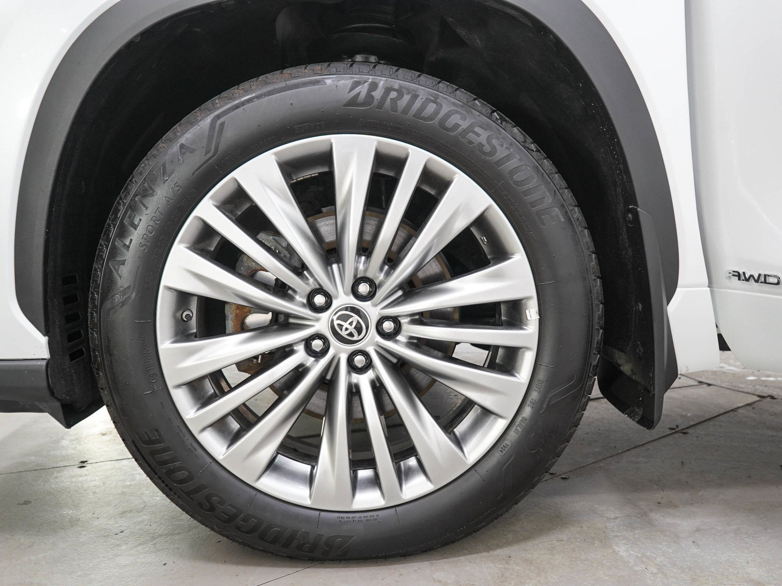 Used 2024 Toyota Highlander Platinum AWD/4WD image 34