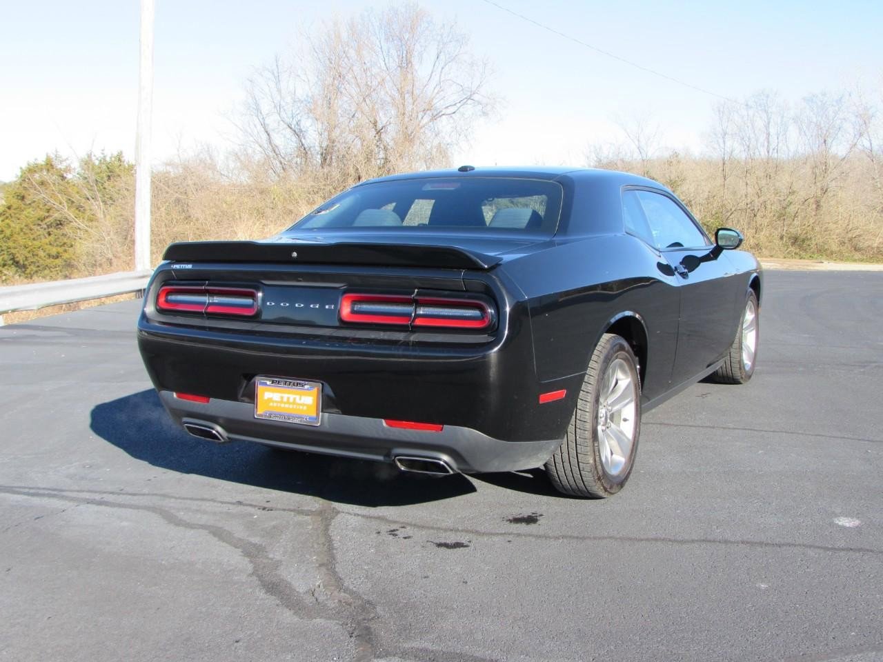 Used 2019 Dodge Challenger SXT image 7