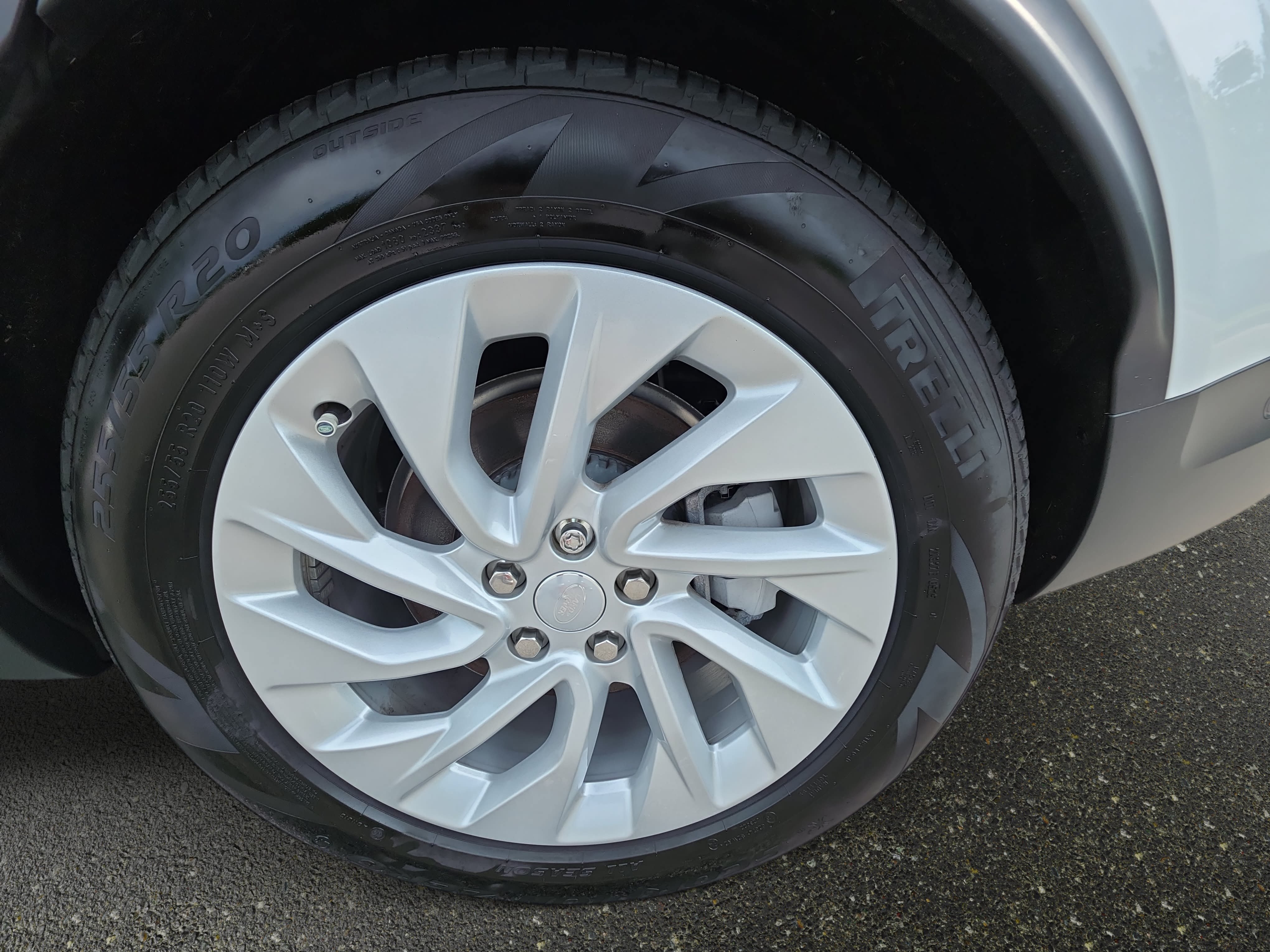 Certified 2025 Land Rover Discovery S AWD/4WD image 33