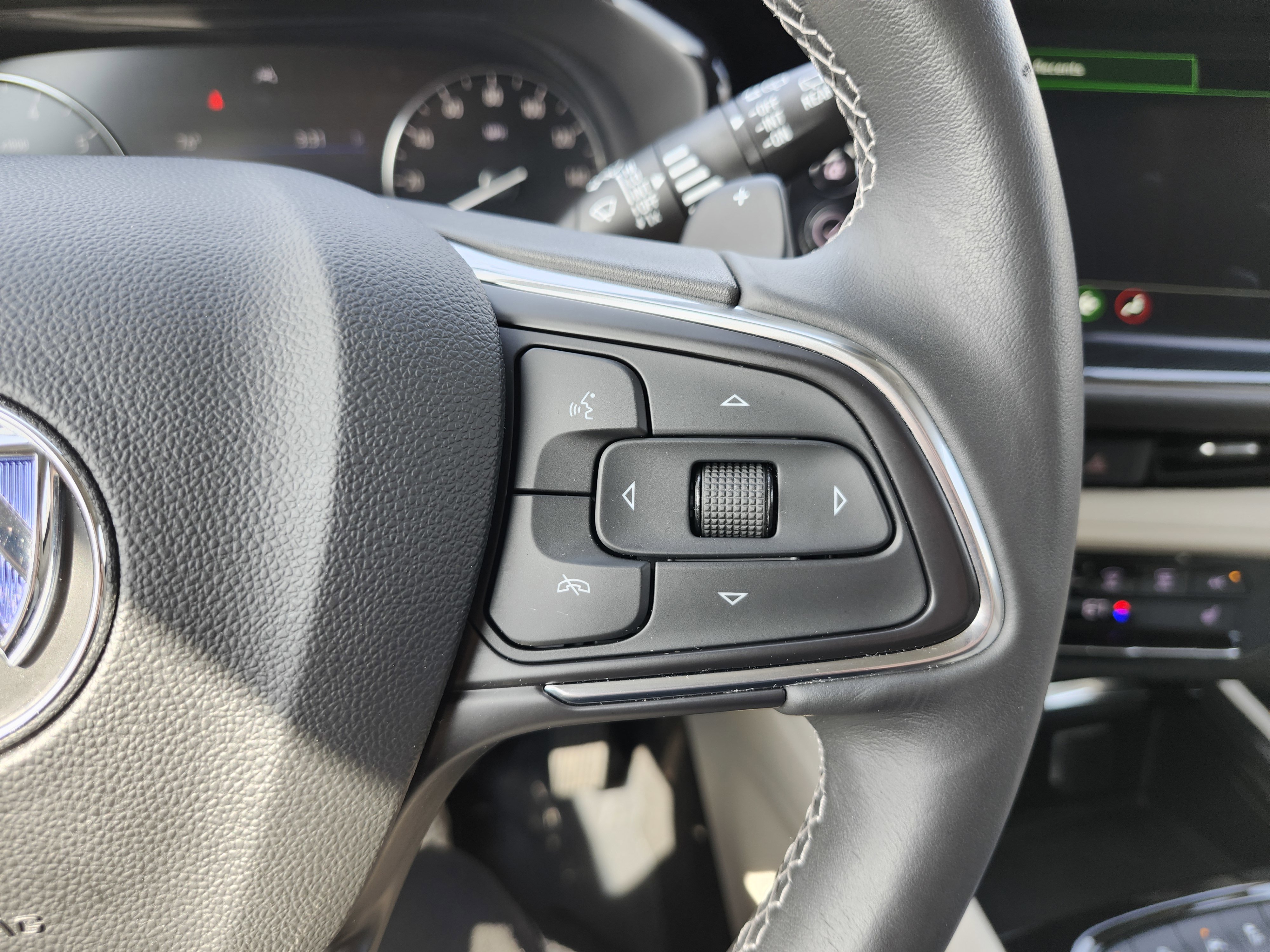 Used 2023 Buick Envision Preferred image 36