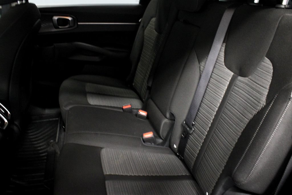 Used 2025 Kia Sorento LX FWD image 21