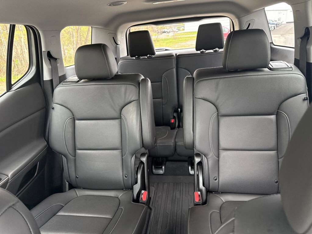 Used 2023 GMC Acadia SLT w/ LPO, Floor Liner Package FWD image 16