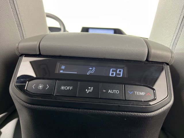 Used 2023 Toyota Highlander L image 49