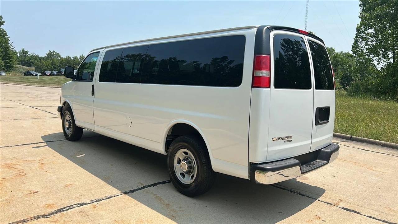 Used 2016 Chevrolet Express 3500 LT w/ LT Preferred Equipment Group RWD image 6