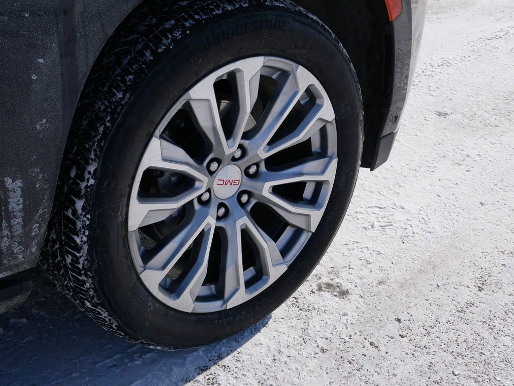 Used 2024 GMC Yukon Denali w/ Denali Reserve Package image 9