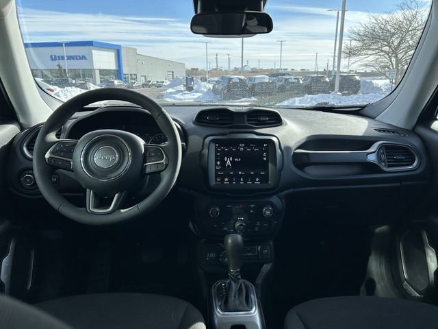 Used 2022 Jeep Renegade Latitude AWD/4WD image 9