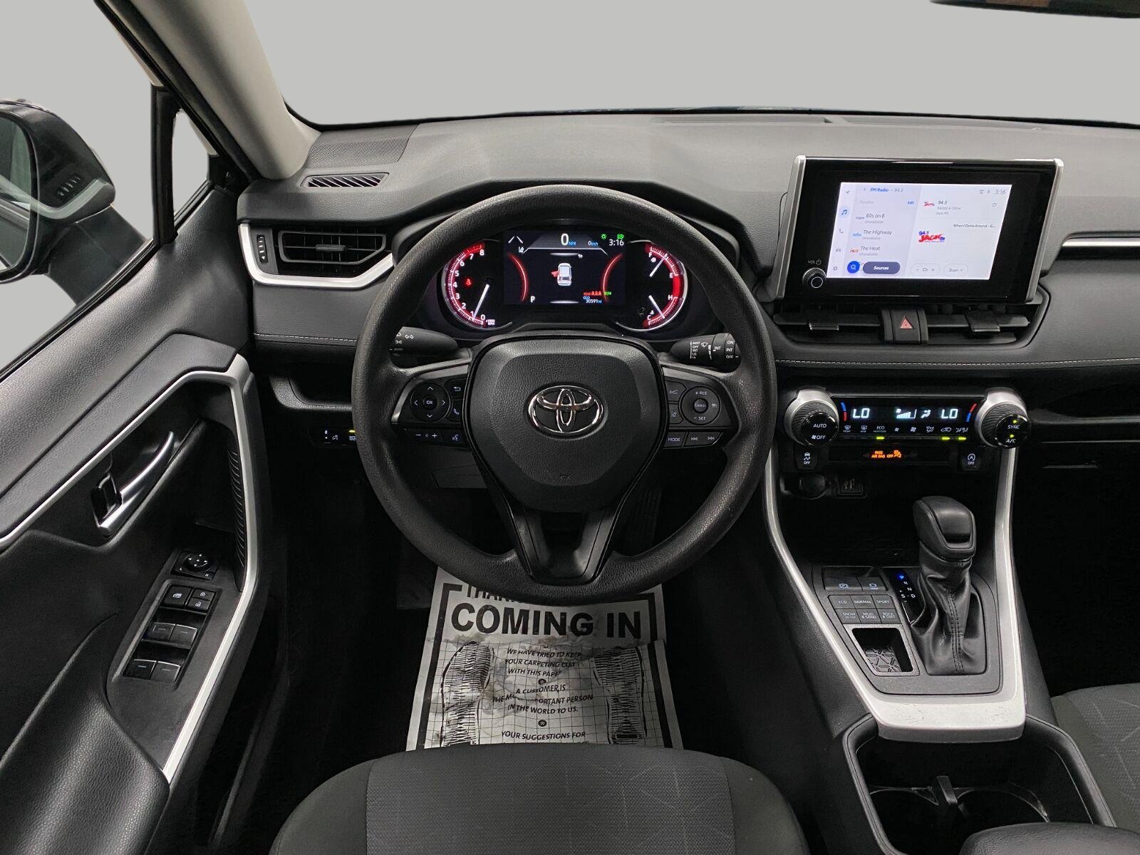 Used 2025 Toyota RAV4 XLE AWD/4WD image 13