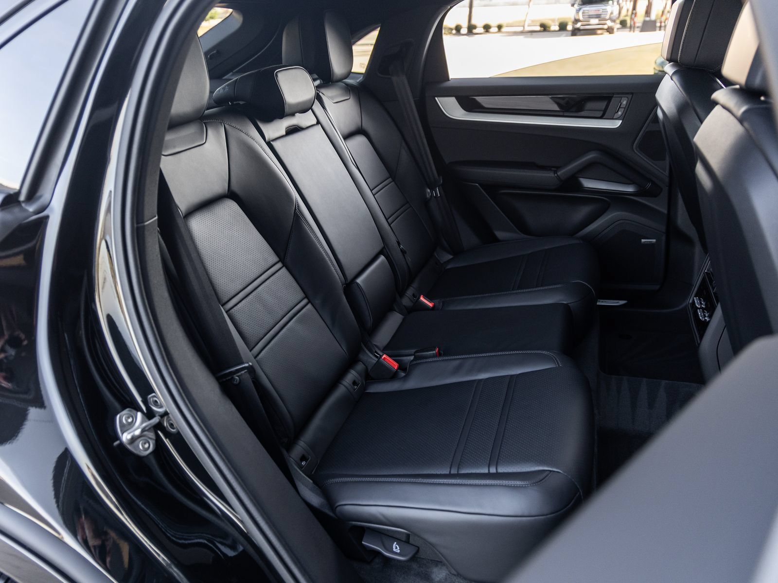 Certified 2026 Porsche Cayenne Coupe AWD/4WD image 38