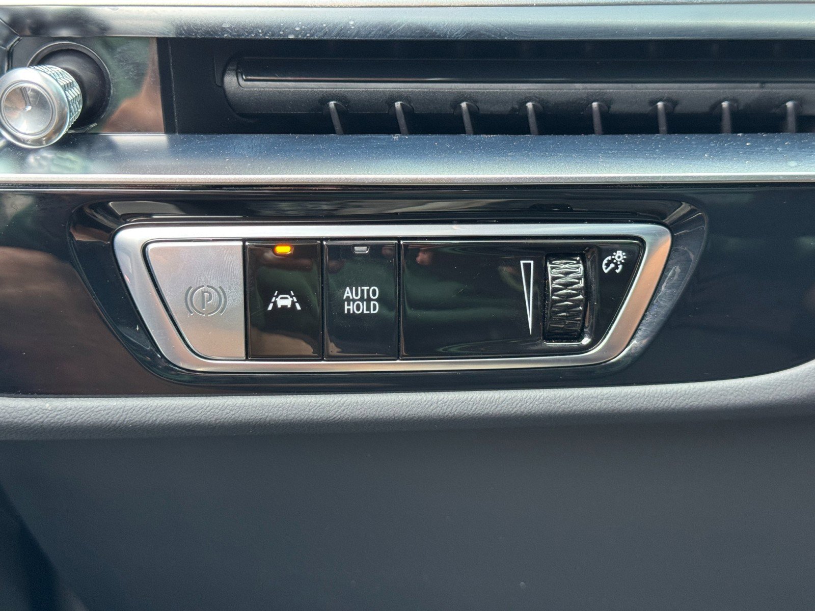 Used 2025 Cadillac Lyriq Luxury image 16