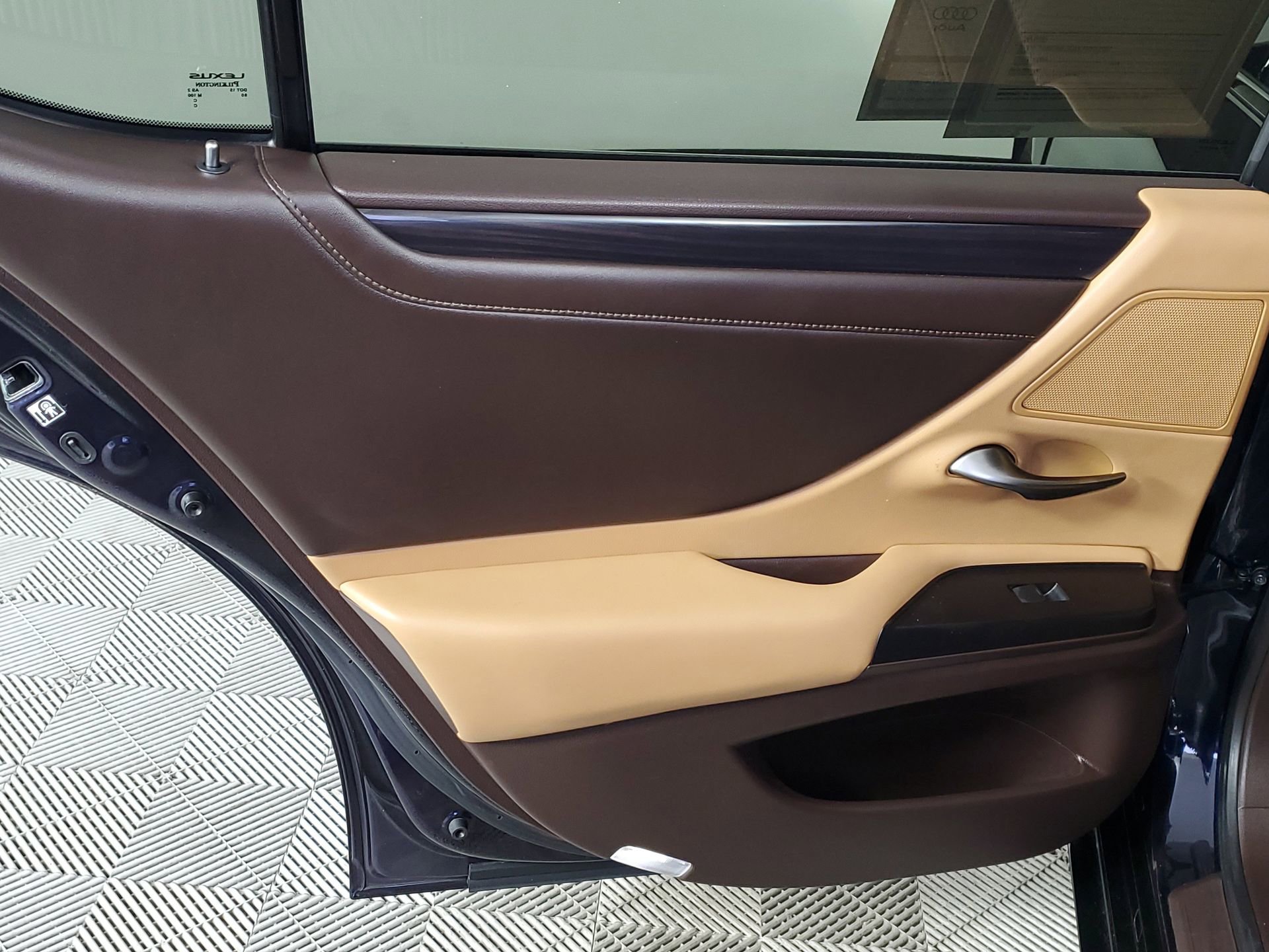 Used 2020 Lexus ES 350 w/ Premium Package image 23