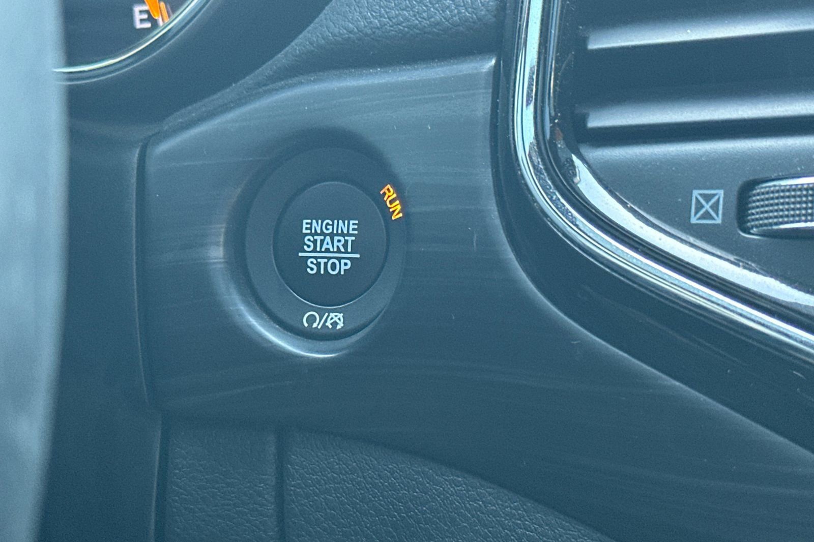 Used 2022 Jeep Grand Cherokee Laredo X image 26