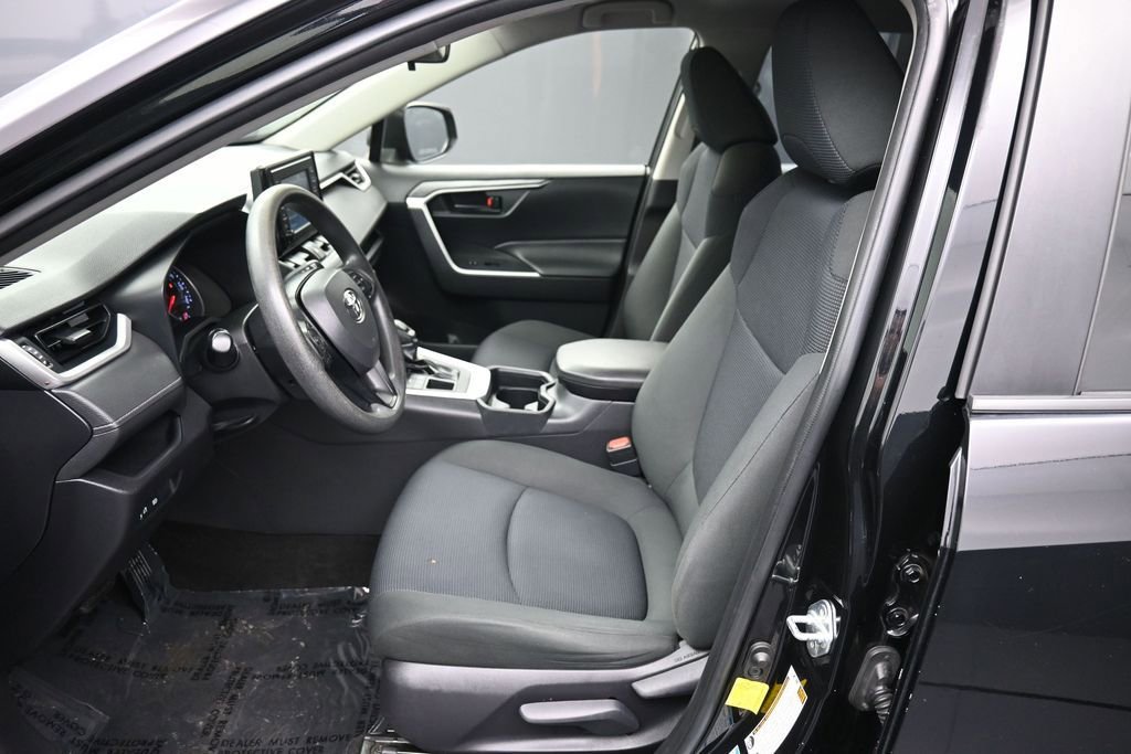 Used 2019 Toyota RAV4 LE w/ All Weather Liner Package AWD/4WD image 18