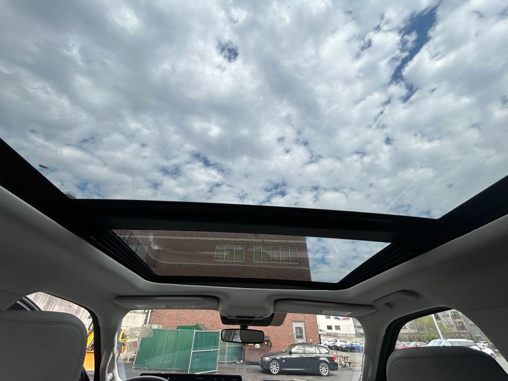 Used 2025 Ford Expedition Active image 29