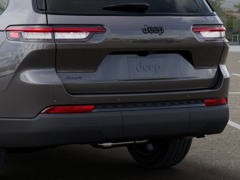 Used 2025 Jeep Grand Cherokee L Altitude AWD/4WD image 14