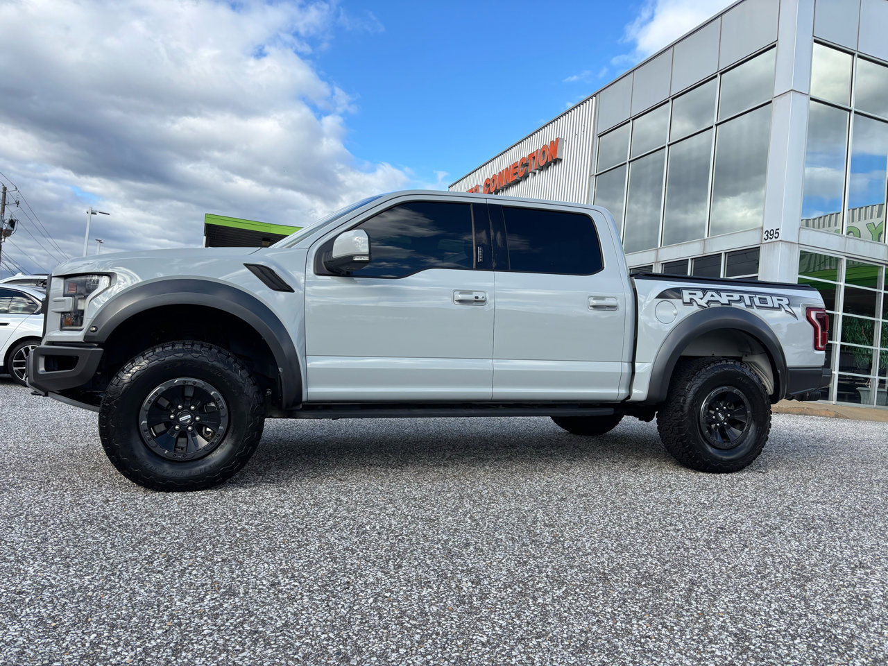 Used 2017 Ford F150 Raptor w/ Equipment Group 802A Luxury image 2