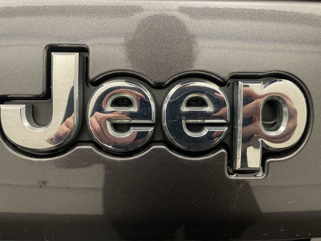 Used 2020 Jeep Cherokee Limited AWD/4WD image 23