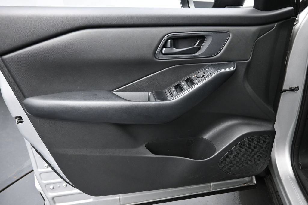 Used 2024 Nissan Rogue S AWD/4WD image 23