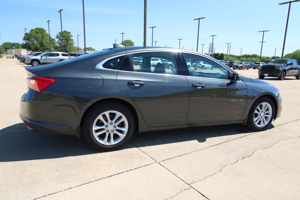 Used 2017 Chevrolet Malibu LT w/ Leather Package FWD image 5