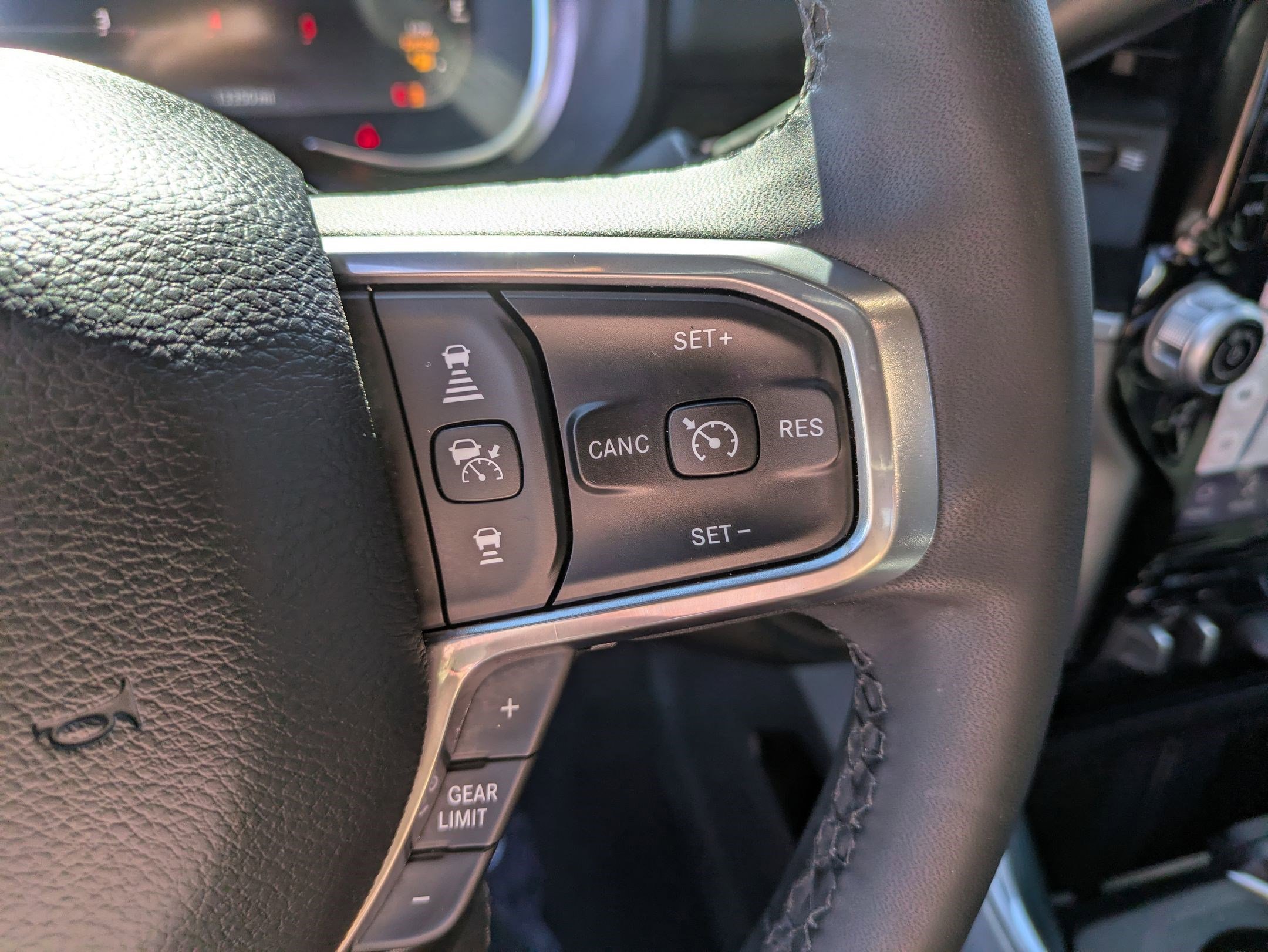 Used 2025 RAM 2500 Laramie AWD/4WD image 18